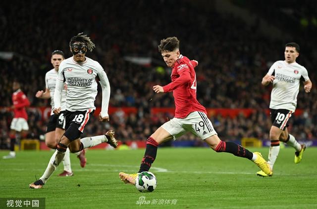 他时刻关注 他时刻关注